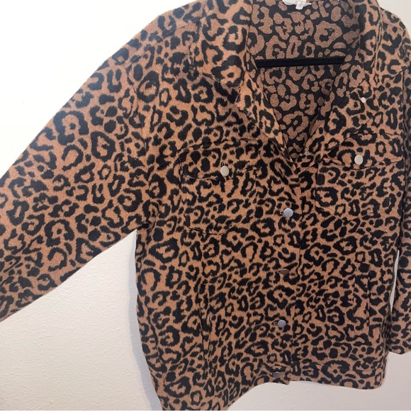 143 Story Leopard Print Shacket Size Small Pockets Button Up EUC Oversized - Picture 3 of 6